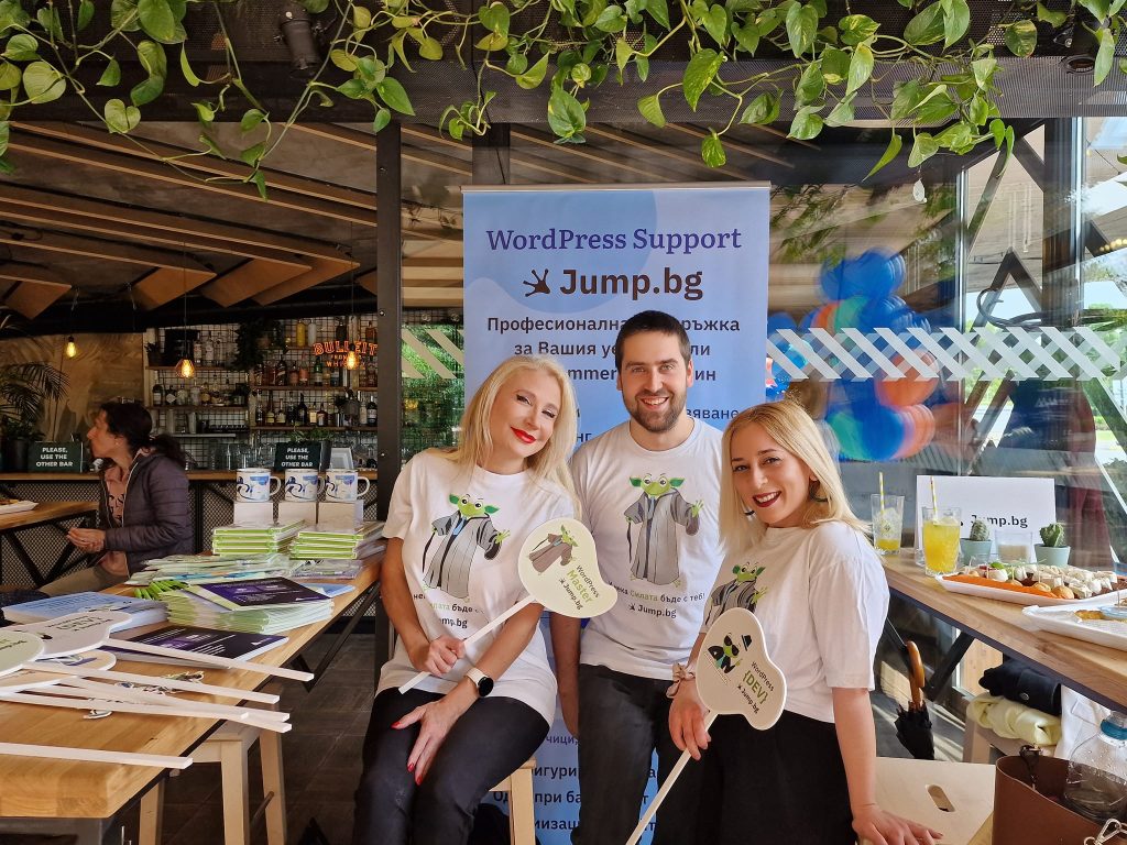 Boryana Popowa (left), Bojidara Tsoncheva (right) and Borislav Stoyanov (in the middle) - celebrating the 20th birthday of WordPress (may, 2023).